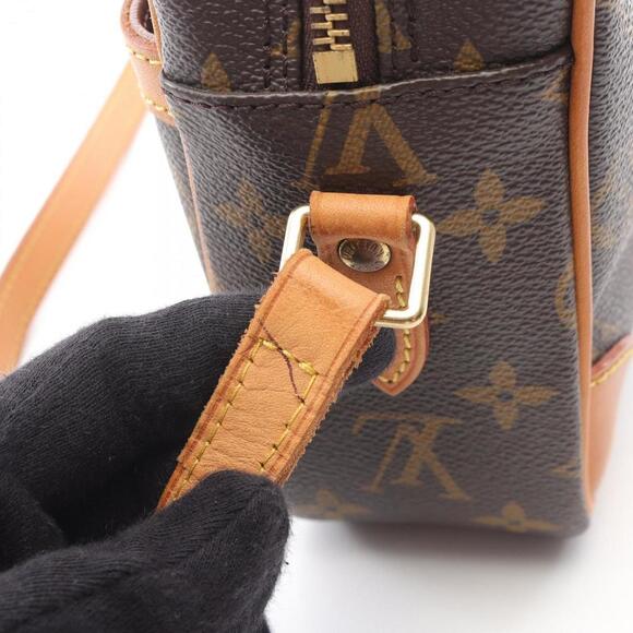 LOUIS VUITTON Brown Monogram Leather Shoulder Bag - Picture 6 of 13